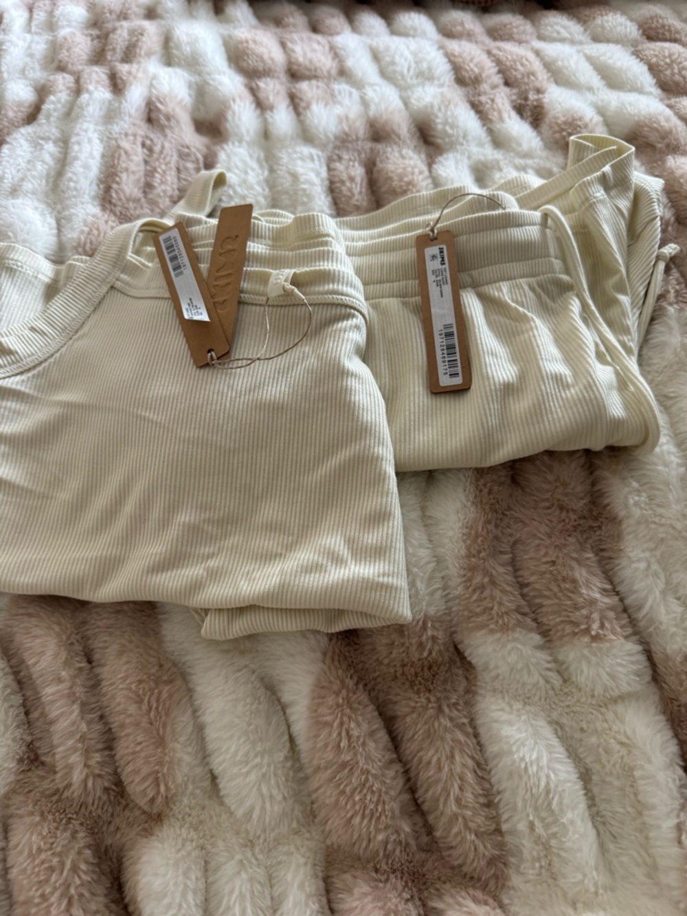 Skims soft lounge scoop neck tank and loose boxer in bone - Picture 2 of 4
